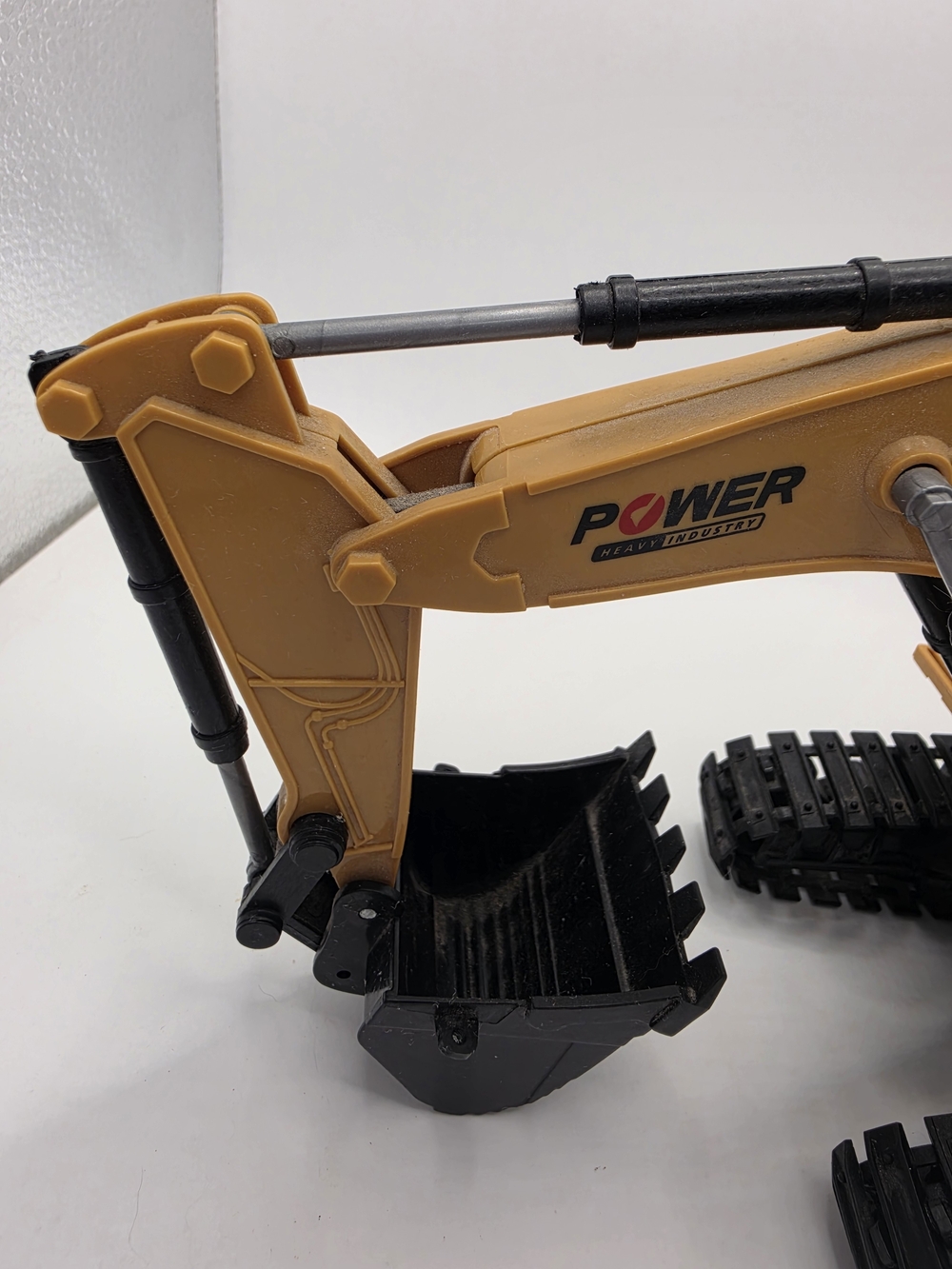 Power Professional RC Excavator With Movable Arm And Bucket Rubber Track Tires - Picture 4 of 9